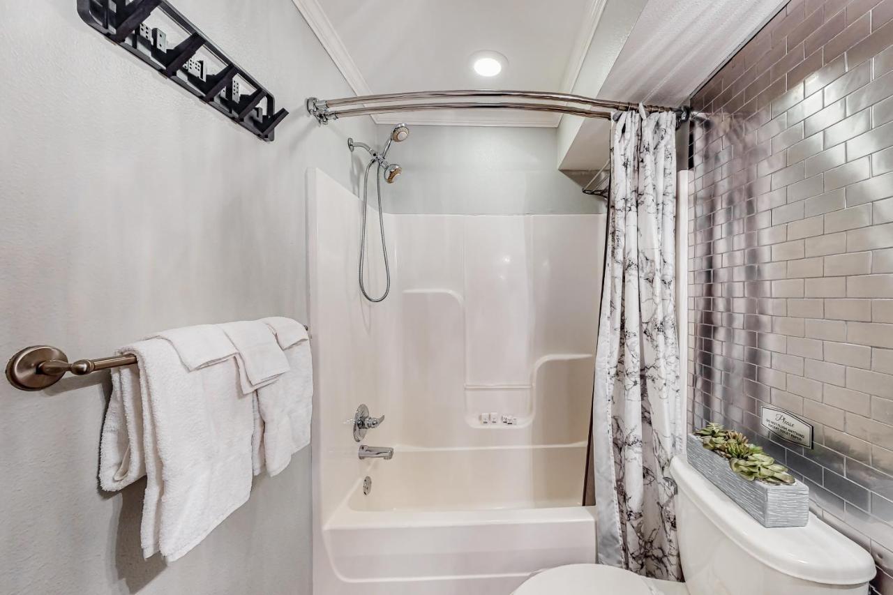 The Saint Apartment Fayetteville Ngoại thất bức ảnh