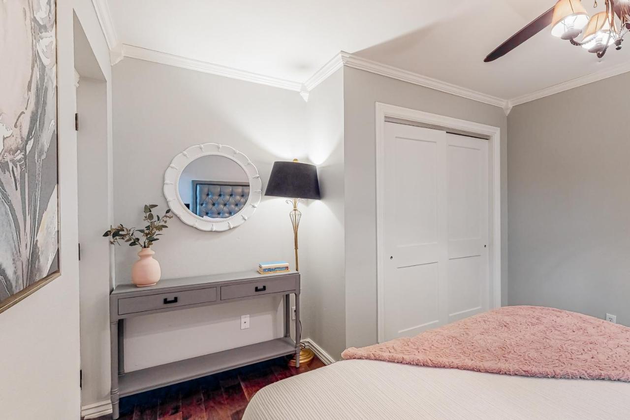 The Saint Apartment Fayetteville Ngoại thất bức ảnh