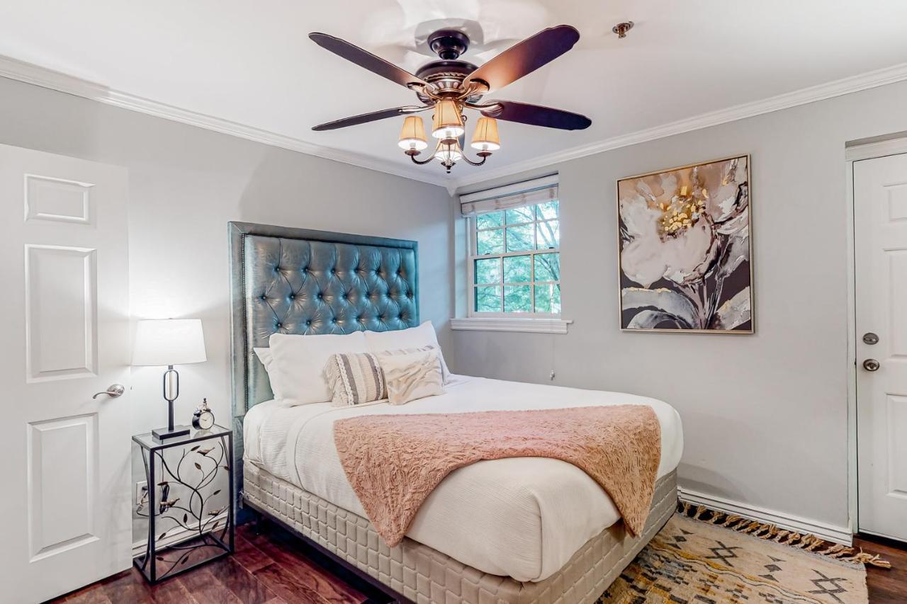 The Saint Apartment Fayetteville Ngoại thất bức ảnh
