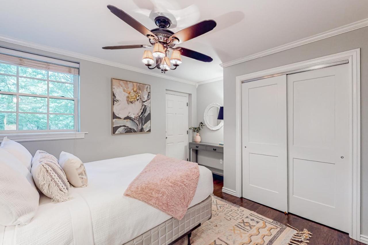 The Saint Apartment Fayetteville Ngoại thất bức ảnh