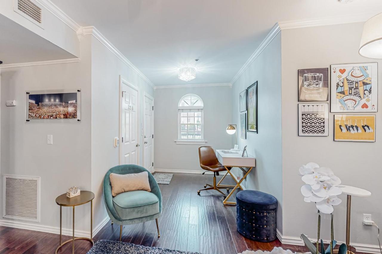 The Saint Apartment Fayetteville Ngoại thất bức ảnh