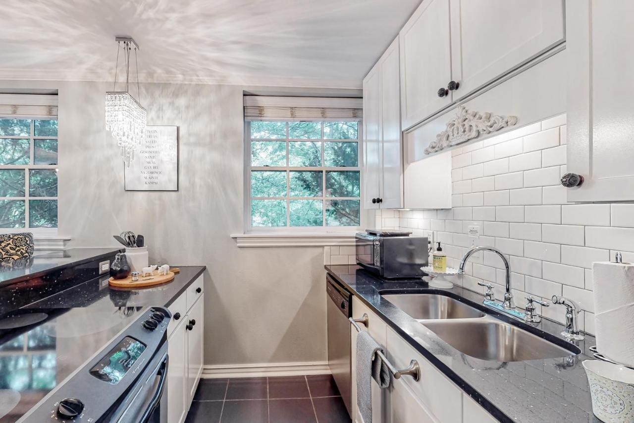 The Saint Apartment Fayetteville Ngoại thất bức ảnh